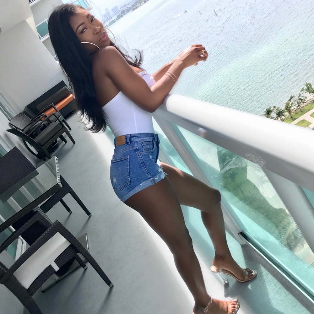 Meet your Posher, Nia